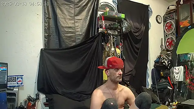 Snapshot of slinginbigD chatting on March 18, 2025, 11:00 am slinginbigD online show from March 18, 2025, 11:00 am