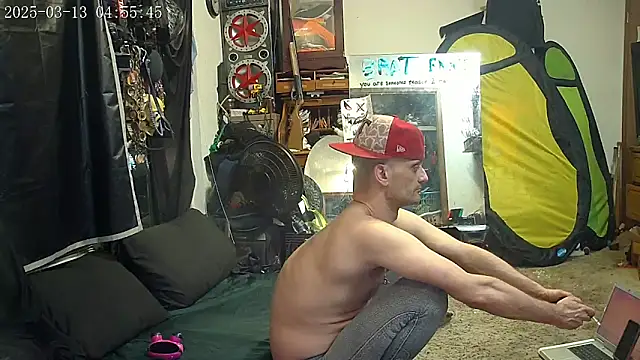 Snapshot of slinginbigD chatting on March 13, 2025, 10:57 am slinginbigD online show from March 13, 2025, 10:57 am