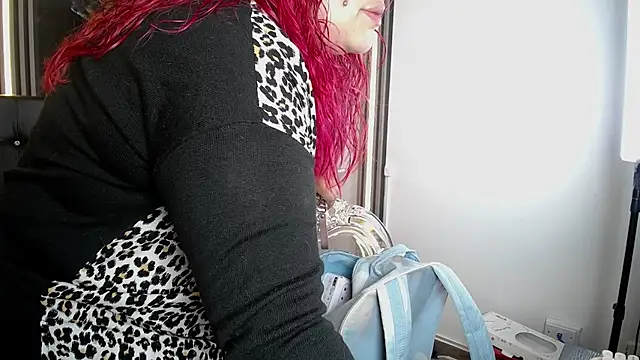 Snapshot of Bruja__Scarlata chatting on September 17, 2025, 10:17 am Bruja Scarlata online show from September 17, 2025, 10:17 am