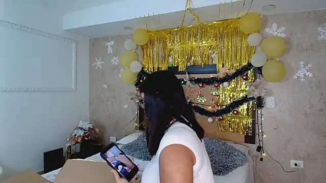 mialopez52 online show from November 29, 2025, 10:54 pm