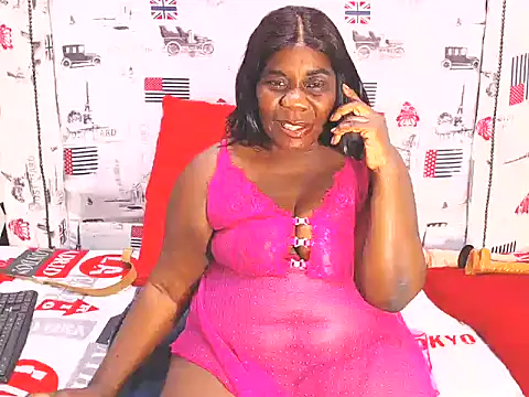 Honeybumsx32 online show from March 18, 2025, 1:12 pm
