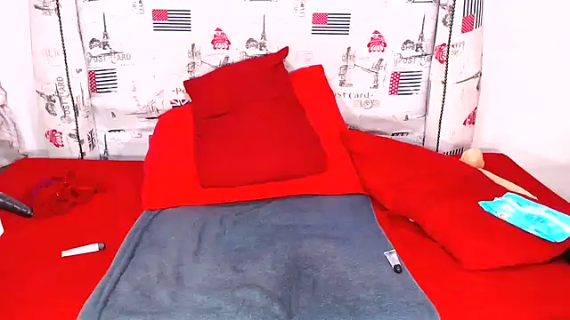 Honeybumsx32 online show from November 14, 2025, 8:40 am