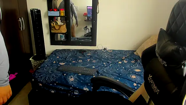 Snapshot of janna_isa chatting on October 15, 2025, 9:34 pm janna isa online show from October 15, 2025, 9:34 pm