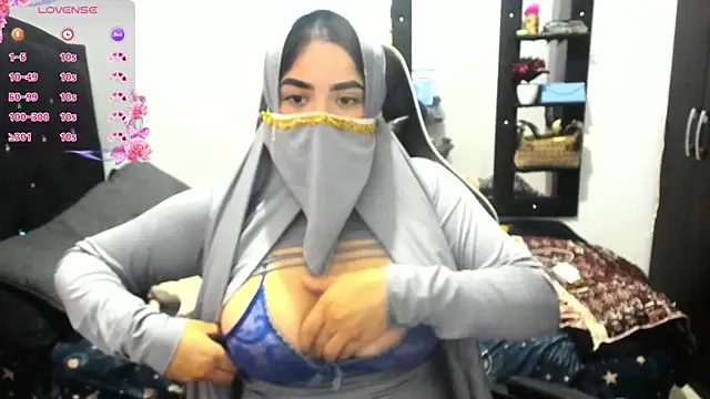 Snapshot of janna_isa chatting on October 25, 2025, 9:15 pm janna isa online show from October 25, 2025, 9:15 pm