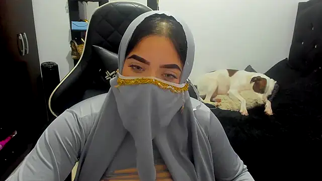 Snapshot of janna_isa chatting on October 18, 2025, 10:12 pm janna isa online show from October 18, 2025, 10:12 pm