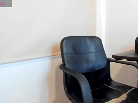 Snapshot of Nicolle_ds chatting on December 14, 2024, 6:30 pm Nicolle ds online show from December 14, 2024, 6:30 pm