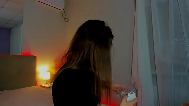 Snapshot of Laura_Leee chatting on October 5, 2025, 5:20 am Laura Leee online show from October 5, 2025, 5:20 am