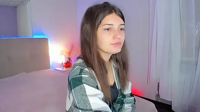 Snapshot of Laura_Leee chatting on October 17, 2025, 5:11 am Laura Leee online show from October 17, 2025, 5:11 am