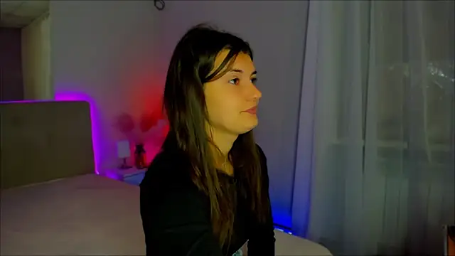 Snapshot of Laura_Leee chatting on September 27, 2025, 5:24 am Laura Leee online show from September 27, 2025, 5:24 am