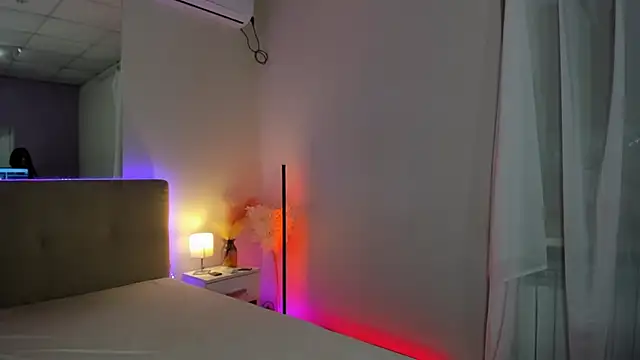 Snapshot of Laura_Leee chatting on October 3, 2025, 5:09 am Laura Leee online show from October 3, 2025, 5:09 am