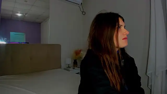 Snapshot of Laura_Leee chatting on October 4, 2025, 4:58 am Laura Leee online show from October 4, 2025, 4:58 am