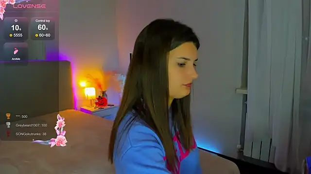 Snapshot of Laura_Leee chatting on October 13, 2025, 5:36 pm Laura Leee online show from October 13, 2025, 5:36 pm