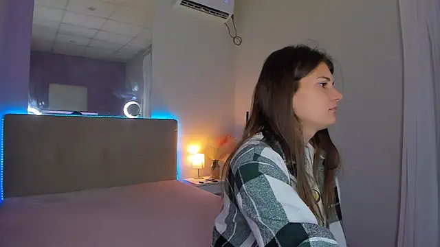 Snapshot of Laura_Leee chatting on September 24, 2025, 5:25 am Laura Leee online show from September 24, 2025, 5:25 am