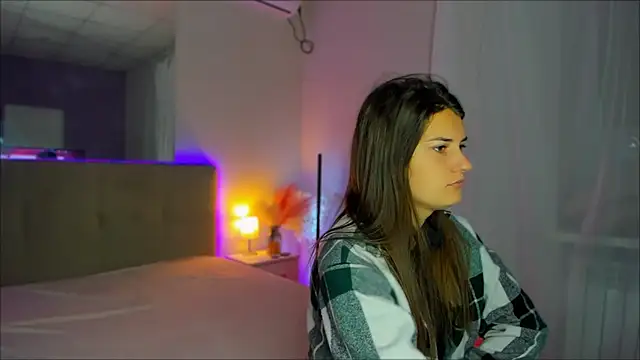 Snapshot of Laura_Leee chatting on September 25, 2025, 5:24 am Laura Leee online show from September 25, 2025, 5:24 am