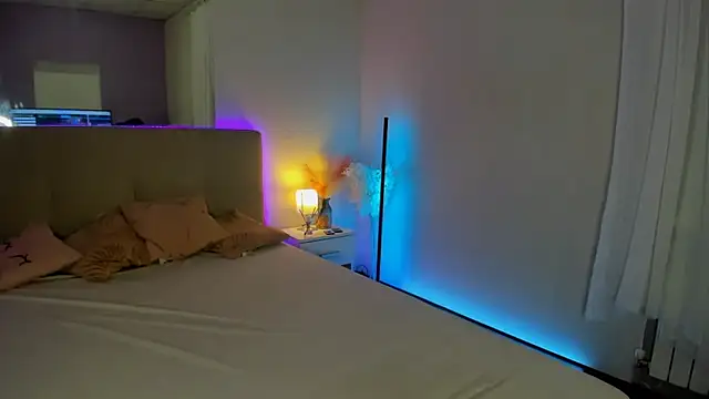 Snapshot of Laura_Leee chatting on October 11, 2025, 5:19 am Laura Leee online show from October 11, 2025, 5:19 am