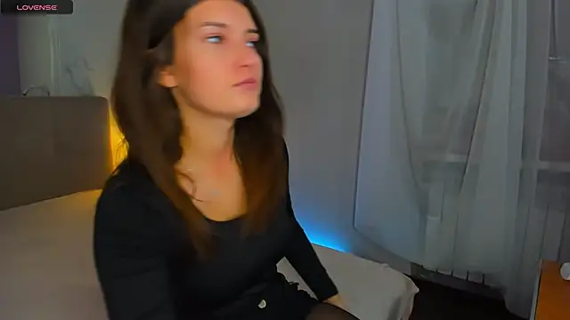 Snapshot of Laura_Leee chatting on October 27, 2025, 6:14 am Laura Leee online show from October 27, 2025, 6:14 am