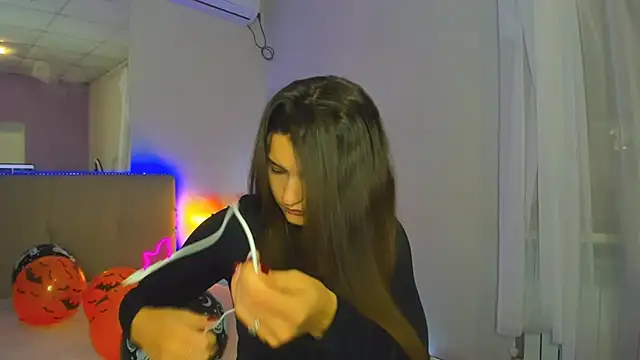 Snapshot of Laura_Leee chatting on October 23, 2025, 5:28 am Laura Leee online show from October 23, 2025, 5:28 am