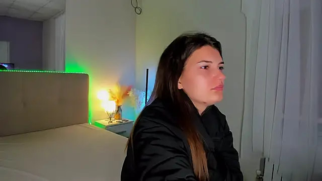 Snapshot of Laura_Leee chatting on October 12, 2025, 4:58 am Laura Leee online show from October 12, 2025, 4:58 am