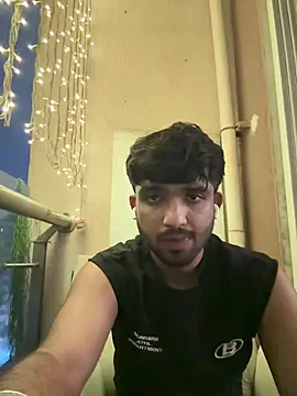 Snapshot of Jhonnn98 chatting on August 4, 2026, 2:10 pm Jhonnn98 online show from August 4, 2026, 2:10 pm