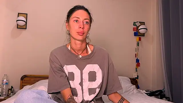    art online show from January 13, 2026, 3:27 pm