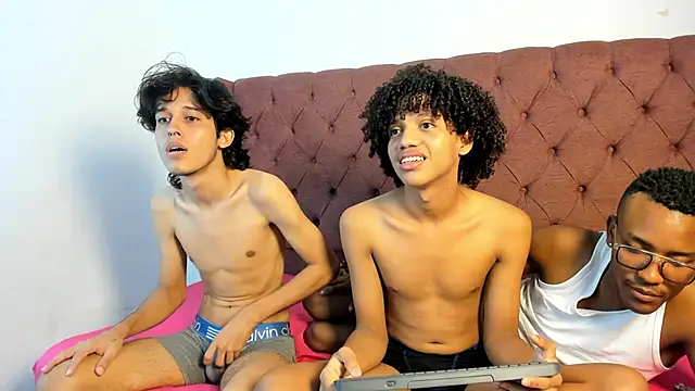 Snapshot of jony_honey chatting on September 25, 2025, 2:12 pm jony honey online show from September 25, 2025, 2:12 pm