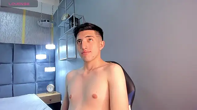 Snapshot of Un_Slutty chatting on March 7, 2025, 7:38 pm Un Slutty online show from March 7, 2025, 7:38 pm