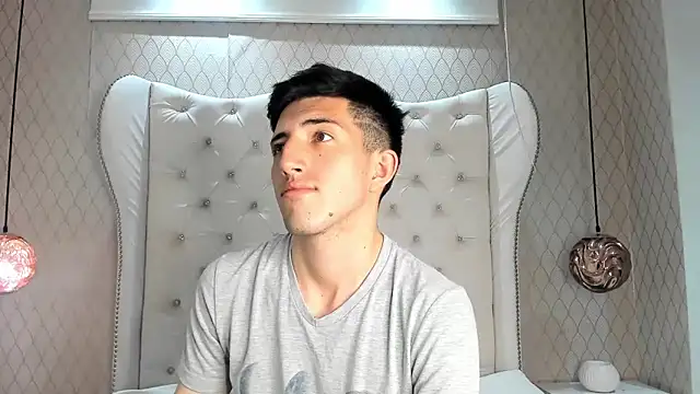 Snapshot of Un_Slutty chatting on March 17, 2025, 1:03 am Un Slutty online show from March 17, 2025, 1:03 am