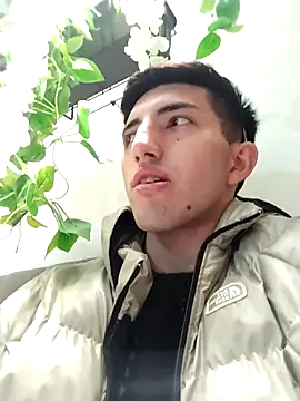 Snapshot of Un_Slutty chatting on March 20, 2025, 6:31 pm Un Slutty online show from March 20, 2025, 6:31 pm