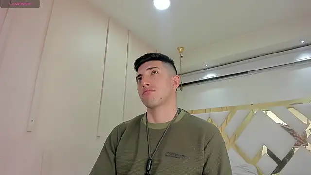 Snapshot of Un_Slutty chatting on September 10, 2025, 7:24 pm Un Slutty online show from September 10, 2025, 7:24 pm