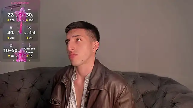 Snapshot of Un_Slutty chatting on October 13, 2025, 7:15 pm Un Slutty online show from October 13, 2025, 7:15 pm