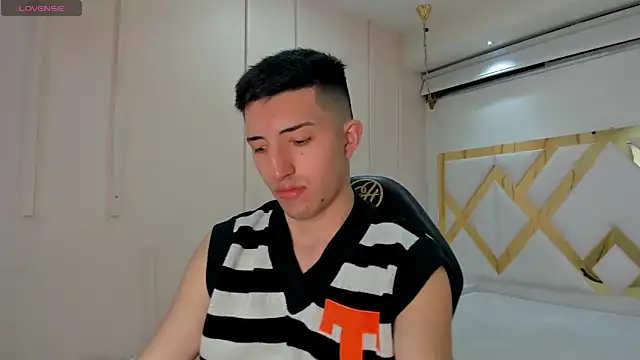 Snapshot of Un_Slutty chatting on September 8, 2025, 7:13 pm Un Slutty online show from September 8, 2025, 7:13 pm