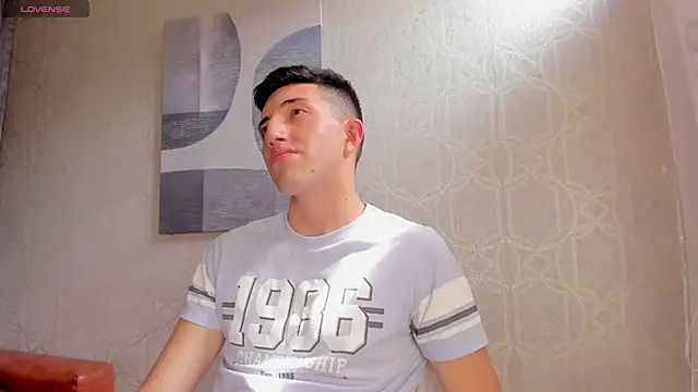 Snapshot of Un_Slutty chatting on September 16, 2025, 7:15 pm Un Slutty online show from September 16, 2025, 7:15 pm