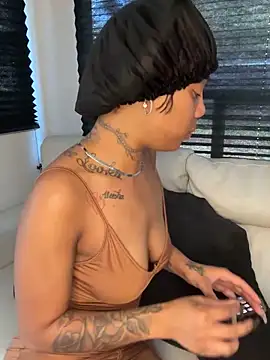 Snapshot of butterflybootyy chatting on September 18, 2025, 6:11 pm butterflybootyy online show from September 18, 2025, 6:11 pm