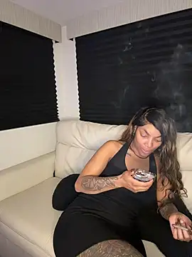 Snapshot of butterflybootyy chatting on September 24, 2025, 2:18 am butterflybootyy online show from September 24, 2025, 2:18 am