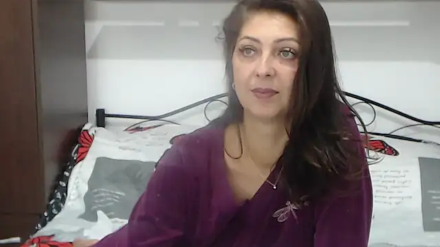 DivinSandra online show from October 9, 2025, 6:47 am