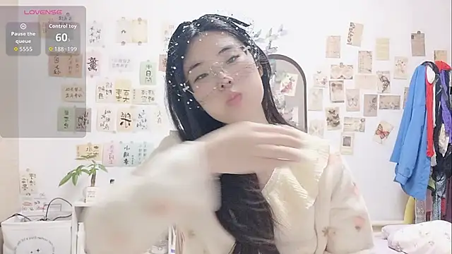 Snapshot of alisa-520 chatting on October 15, 2025, 12:57 pm alisa-520 online show from October 15, 2025, 12:57 pm