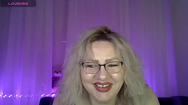 AngelinaGlam online show from May 17, 2026, 4:29 pm