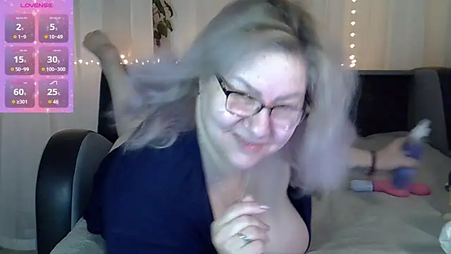 Snapshot of AngelinaGlam chatting on October 11, 2025, 3:24 pm AngelinaGlam online show from October 11, 2025, 3:24 pm