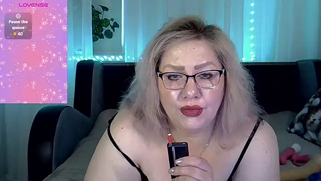 Snapshot of AngelinaGlam chatting on September 27, 2025, 12:55 pm AngelinaGlam online show from September 27, 2025, 12:55 pm