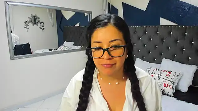 Snapshot of Brenda_sotoo chatting on December 17, 2024, 2:23 am Brenda sotoo online show from December 17, 2024, 2:23 am