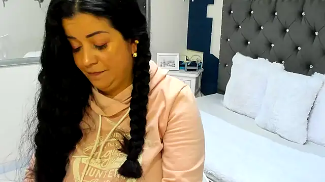 Snapshot of Brenda_sotoo chatting on December 2, 2024, 1:08 pm Brenda sotoo online show from December 2, 2024, 1:08 pm