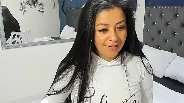 Snapshot of Brenda_sotoo chatting on December 27, 2024, 1:53 am Brenda sotoo online show from December 27, 2024, 1:53 am