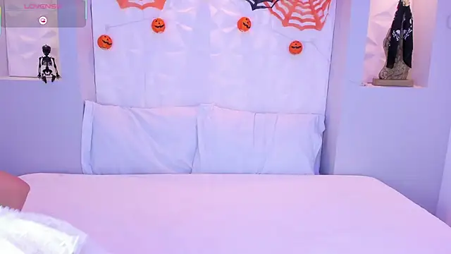 Snapshot of EmilyRouss_ chatting on October 30, 2025, 7:22 pm EmilyRouss  online show from October 30, 2025, 7:22 pm