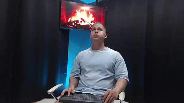 dominick crawford01 online show from February 27, 2025, 9:14 pm