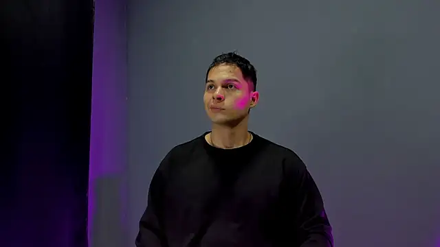 dominick crawford01 online show from September 23, 2025, 3:35 am