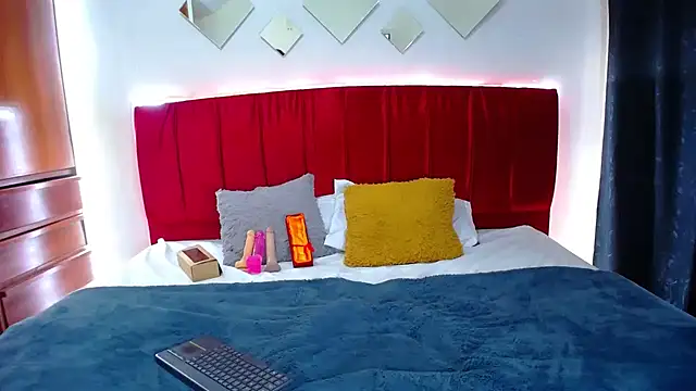 Cristal moon1 online show from March 14, 2025, 11:00 pm