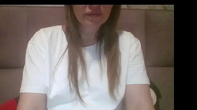 Snapshot of Sladkiegubki chatting on October 8, 2025, 1:40 am Sladkiegubki online show from October 8, 2025, 1:40 am