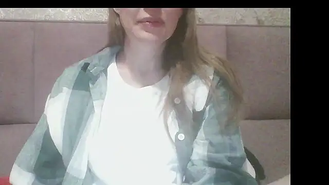 Snapshot of Sladkiegubki chatting on October 2, 2025, 11:30 pm Sladkiegubki online show from October 2, 2025, 11:30 pm