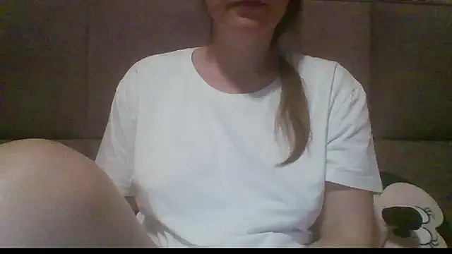 Snapshot of Sladkiegubki chatting on November 4, 2025, 10:13 pm Sladkiegubki online show from November 4, 2025, 10:13 pm