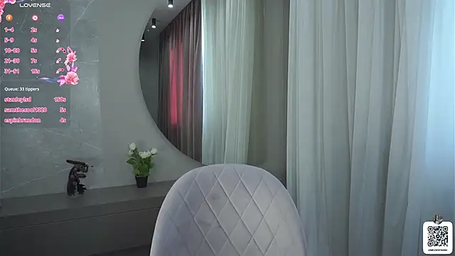 EvelyynLopez online show from February 26, 2025, 9:44 am